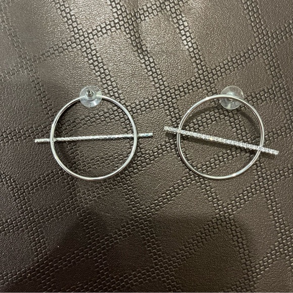 3 pairs hoop earrings - Picture 5 of 7